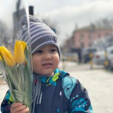 Как шымкентцы поздравляют с 8 Марта