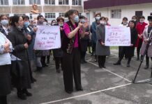 Директора школы № 39 обвинили в коррупции и давлении