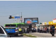 Пассажирский автобус заехал на тротуар в Шымкенте