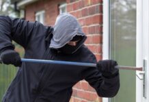 В Тюлькубасе задержали домушника, еще двоих объявили в розыск