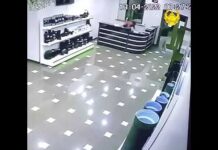 Избивали дубинкой. В Шымкенте орудовала группа грабителей