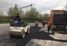 Ямы на дорогах Шымкента «залатают»