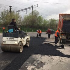 Ямы на дорогах Шымкента «залатают»