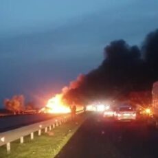 Большегруз сгорел до тла на трассе близ Шымкента
