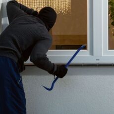 Житель Шымкента вскрывал окна и обокрал 50 квартир