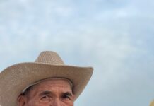 Пеший тур по Казахстану. Пенсионер дошел до Шымкента