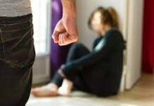 Жительница Шымкента обвинила мужа-полицейского в жестоком избиении