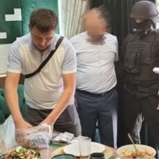 32 млн тенге вымогали у медиков в Туркестанской области