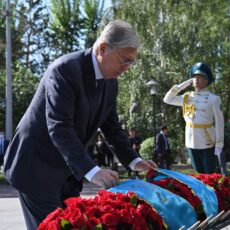 Токаев почтил память погибших в период политических репрессий