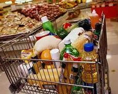 Казахстанцы тратят на продукты питания почти всю свою зарплату