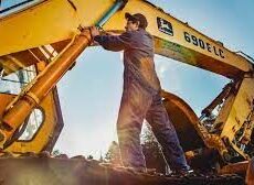 Экскаваторщик оставил без газа 2200 домов и школу в Шымкенте