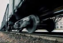 В Шымкенте под колеса поезда попали 4 человека