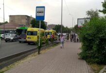 Отца с ребенком сбили на пешеходной дорожке в Шымкенте