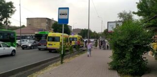 Отца с ребенком сбили на пешеходной дорожке в Шымкенте