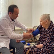 Бригада врачей навестила ветеранов ВОВ