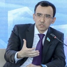 О проблемах молодежи говорили на парламентских слушаниях