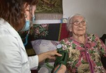 «Мы помним о них не только 9 мая». Медики Шымкента навестили ветеранов