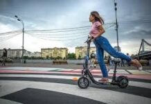 Жители Шымкента выступили ЗА ограничение скорости электросамокатов