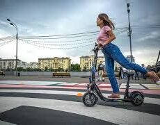 Жители Шымкента выступили ЗА ограничение скорости электросамокатов