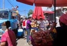 Потерявшаяся 5-летняя девочка бродила на рынке