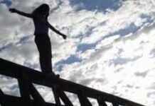 Многодетная мать пыталась спрыгнуть с 9 этажа в Шымкенте