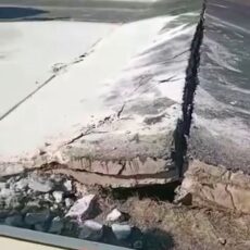Мост сложился в «гармошку» на платной трассе в Туркестанской области