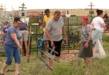 Вандалы разгромили кладбище в Шымкенте