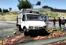 Массовое ДТП в Шымкенте: рассыпались 4 тонны арбузов