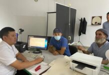 77-летний дедушка впервые получил удостоверение личности