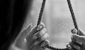 Беременную мать двоих детей нашли повешенной