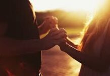 Девушка обокрала парня в Шымкенте