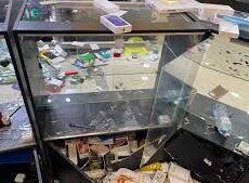 Пока все спят: трое мужчин обокрали магазин электроники в Туркестанской области