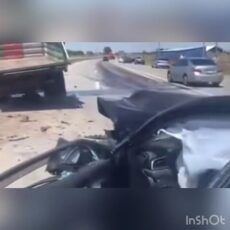 Мужчина разбился насмерть, влетев на скорости в грузовик