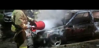 Автомобиль сгорел полностью в центре Шымкента