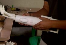 19-летний парень из Аксу изобрел уникальный биопротез руки