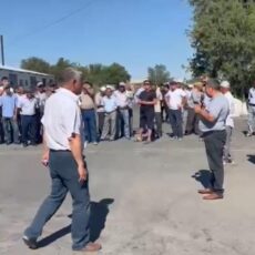Протестующим работникам ТОО «Акжол» начали выдавать зарплаты