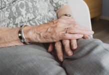 Пропавшую 86-летнюю бабушку нашли в больнице Шымкента