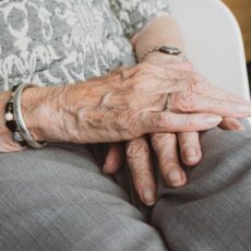 Пропавшую 86-летнюю бабушку нашли в больнице Шымкента
