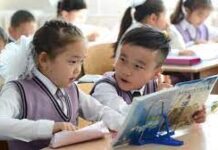 Казахстанские школьники будут учиться дольше школьники