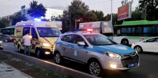 В Шымкенте столкнулись скутер и легковушка. Есть пострадавший