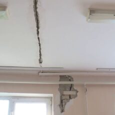 Аварийная школа в Туркестанской области продолжает принимать детей