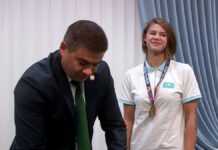 Пловчиха из Шымкента с рекордом выиграла 4 медали в Турции