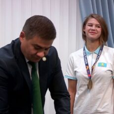 Пловчиха из Шымкента с рекордом выиграла 4 медали в Турции