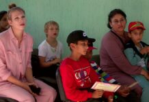 Детям без гражданства помогли собраться в школу в центре «Сана Сезiм»