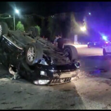 Внедорожник опрокинулся на крышу в результате ДТП в Шымкенте
