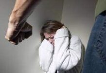 «Истошный крик из машины»: Избиение женщины сняли на видео в Шымкенте