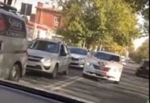 Свадебный кортеж устроил беспредел на дороге в Туркестанской области