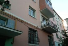 2-летний ребенок выпал из окна многоэтажки в Шымкенте