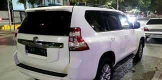 В Шымкенте водитель сбил девушку, двигаясь задним ходом