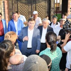 Аким Шымкента встретился с жителями Абайского района